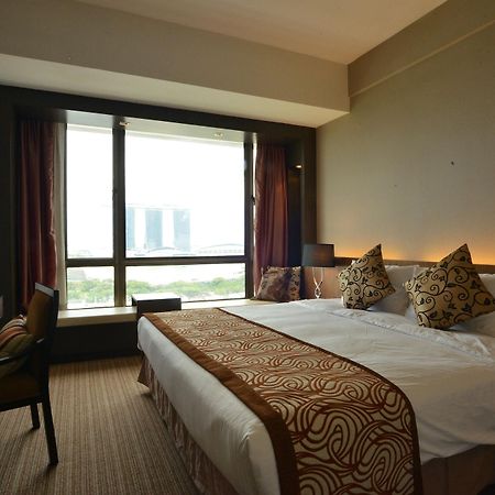 Wyndham Singapore Hotel Exterior photo Deluxe Room