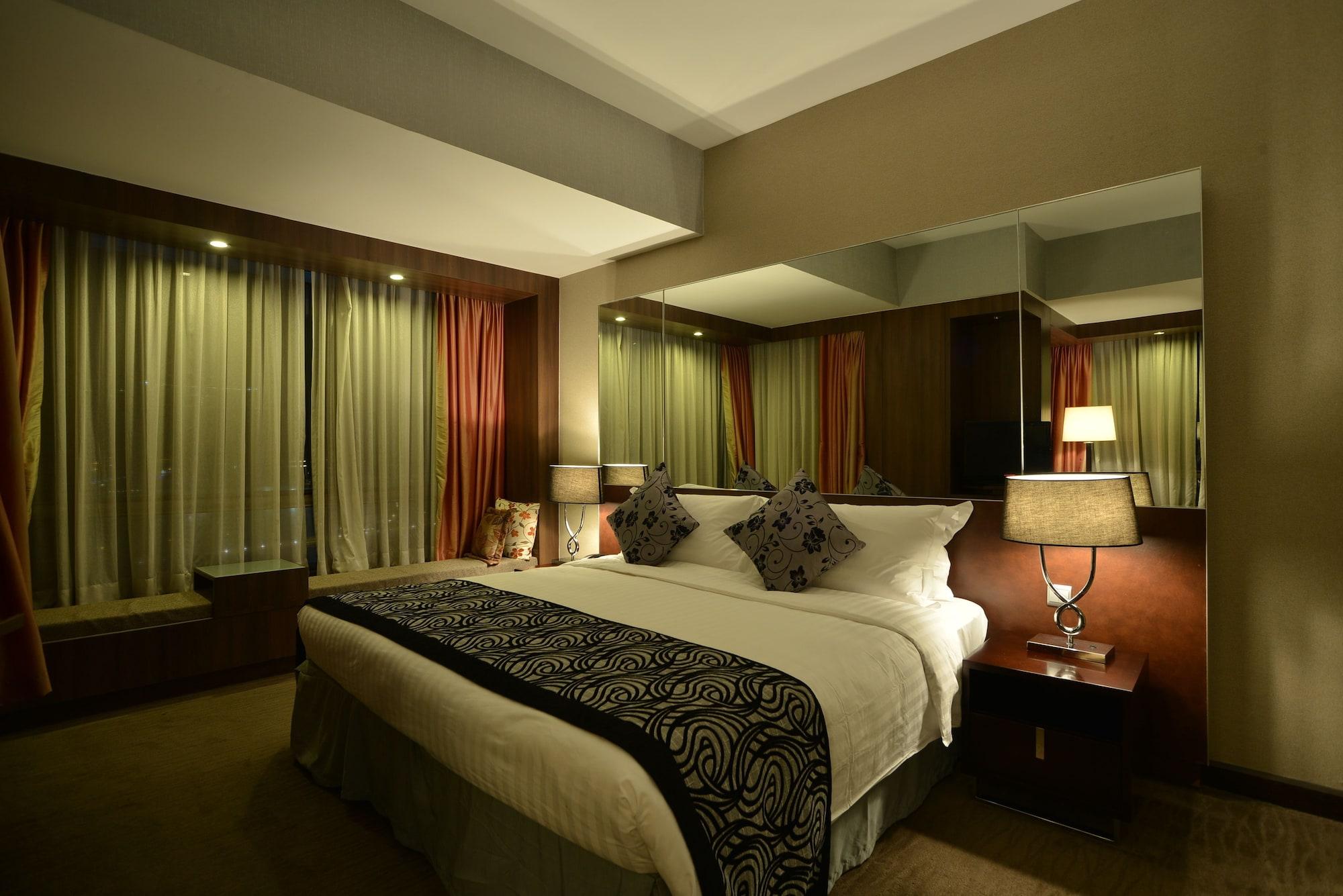 Wyndham Singapore Hotel Exterior photo Deluxe Suite