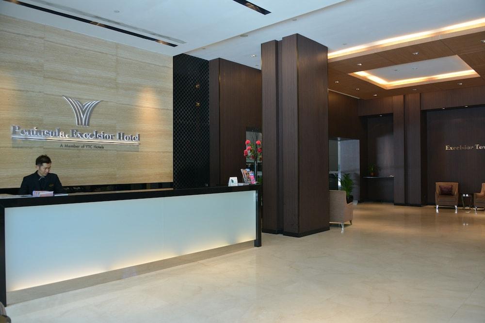 Wyndham Singapore Hotel Exterior photo The lobby of the hotel