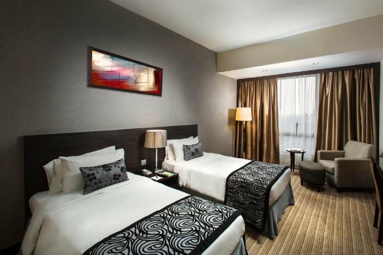 Wyndham Singapore Hotel Exterior photo Deluxe Room